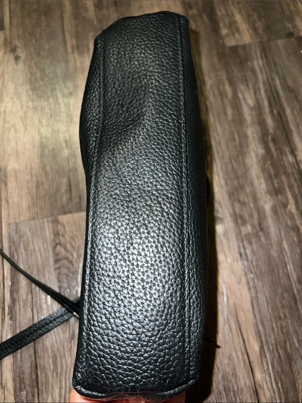 Pebbled Classic Black Leather Crossbody Bag - Picture 11 of 12